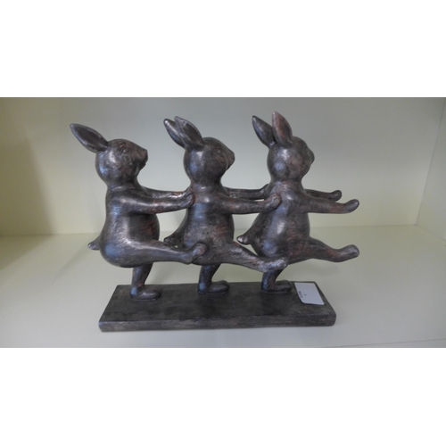 1433 - A hokey cokey rabbit sculpture, H 18cms (2949113)   #