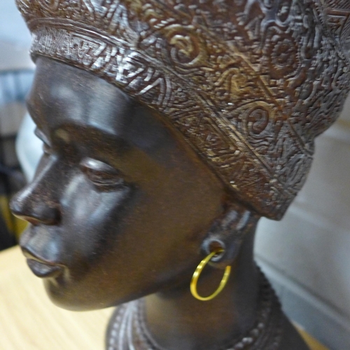 1472 - An African lady bust, H 35cms (2970915)   #