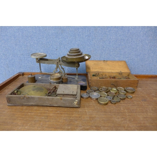 430 - Assorted vintage scales and weights