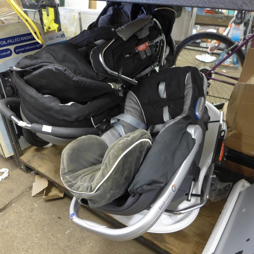 2089 - Emmal Junga pushchair and baby bath