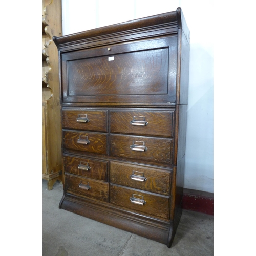 125 - A late 19th/early 20th Century Globe Wernicke style oak three tier sectional stacking cabinet