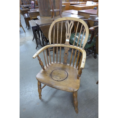 160 - A 19th Century elm Windsor commode chair