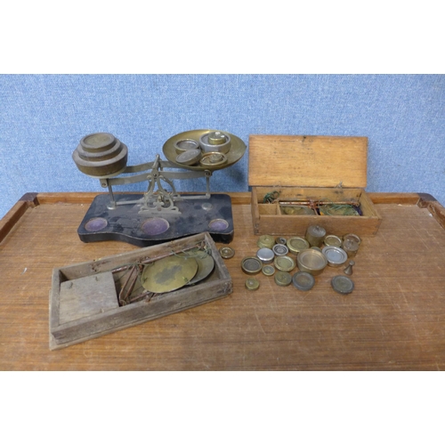 430 - Assorted vintage scales and weights