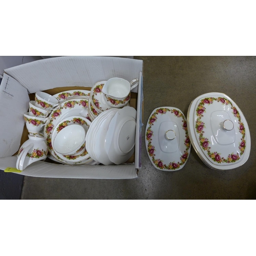 1186 - A floral dinner service and vegetable dish and cover**PLEASE NOTE THIS LOT IS NOT ELIGIBLE FOR POSTI... 