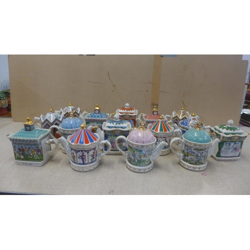 1190 - A collection of Sadler teapots