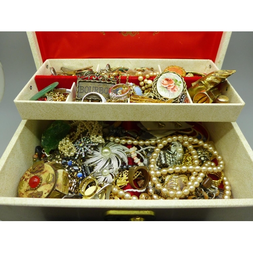 674 - A box of costume jewellery