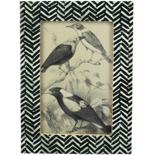 1426 - A bone inlay black and white chevron photo frame, 6 x 4