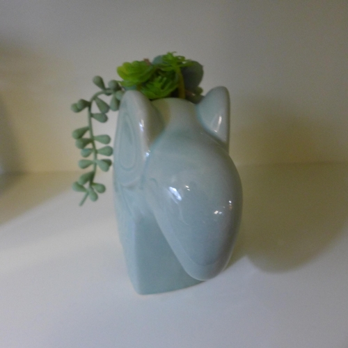 1454 - An artificial succulent plant in a ceramic elephant, H 17cms (67689706)   #