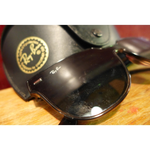 3142 - Pair of Raybans with case