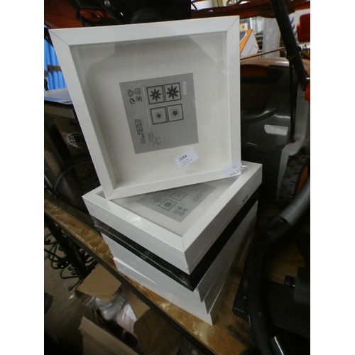 2084 - Music stand with 6 3D photo frames