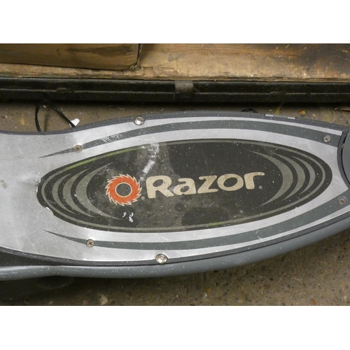 2101 - A Razor electric scooter, battery operated, no charger (Police reproduction)