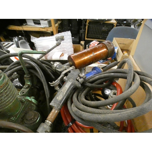 2106 - Home made compressor, 240v, pump  with pipes, spray gun and drill. -W