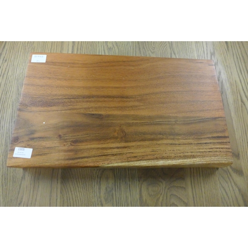 1305 - A small hardwood chopping board