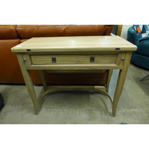 1387 - A metamorphic washed oak console/dining table