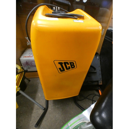 2353 - JCB garden sgredder, 230v with instruction manual, additional spare motor that only works when conne... 