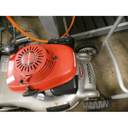 2373 - A Honda isy 122y self propelled petrol lawn mower with collector, -W