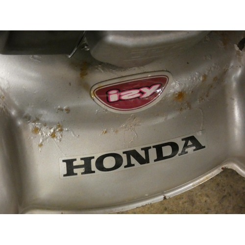 2373 - A Honda isy 122y self propelled petrol lawn mower with collector, -W