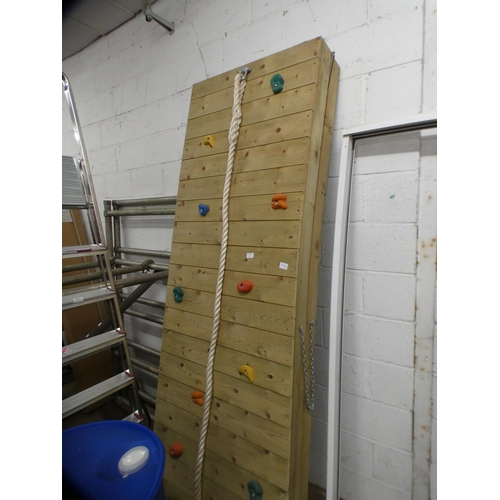 2388 - A large outdoor climbing frame with grab handle, rope and ladder