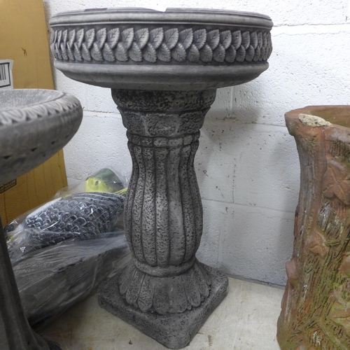 2412 - Large concrete bird bath