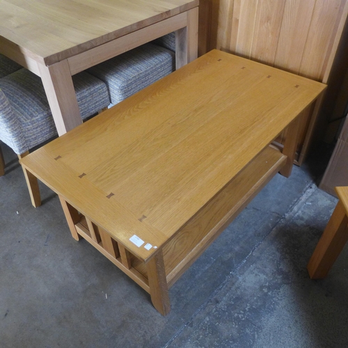 1790 - A large oak coffee table with bottom shelf