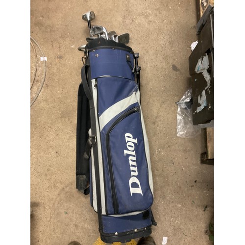 2319A - Dunlop golf bag with approx. 10 Dunlop clubs