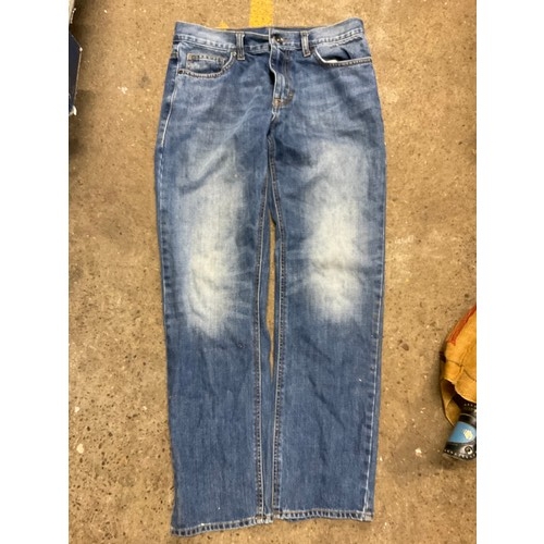 2095 - A box of jeans, mixed sizes, approx 15