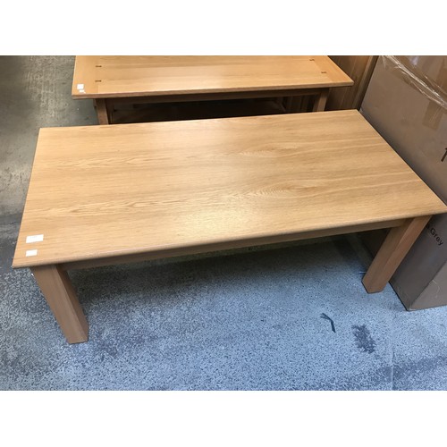 1749 - A large oak effect coffee table with bottom shelf