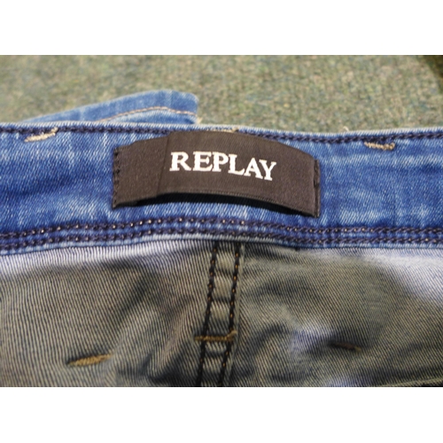 3235 - Replay Men's Jeans and Nike jogging bottoms * This lot is subject to VAT