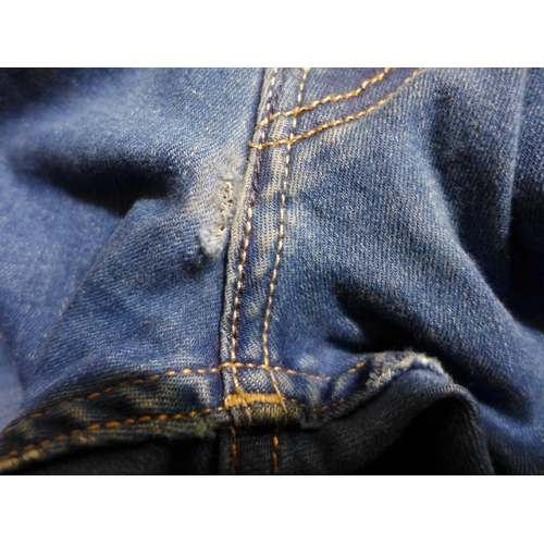 3235 - Replay Men's Jeans and Nike jogging bottoms * This lot is subject to VAT