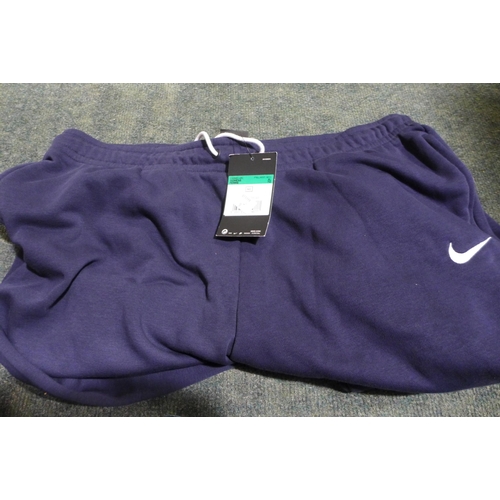 3235 - Replay Men's Jeans and Nike jogging bottoms * This lot is subject to VAT