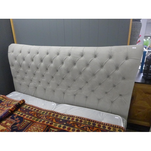 1422 - A light grey velvet button back superking (6ft) bedframe