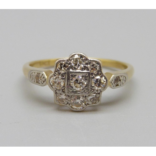 1093 - An 18ct gold and diamond daisy ring, 2.7g, M