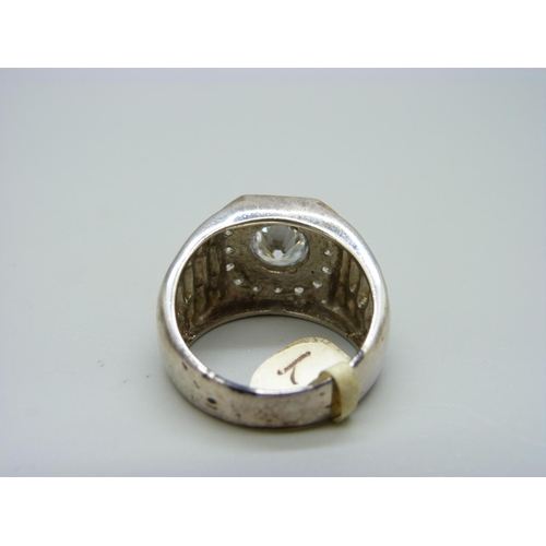 1095 - A large silver stone set ring, 12.4g, size Y