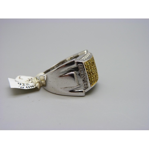 1099 - A large silver stone set ring, W