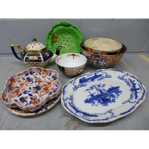 1136 - An Imari bowl, a/f, two cabbage leaf dishes (one marked Carlton Ware, one is a drainer), a Tunstall ... 