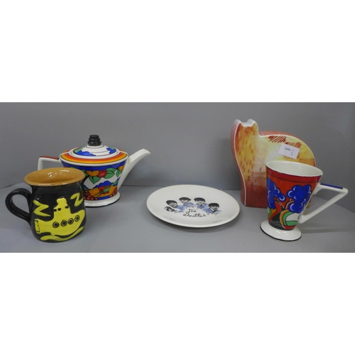 676 - Assorted pottery; a Sadler Clarice Cliff style teapot and mug, a Royal Worcester cat and two pieces ... 