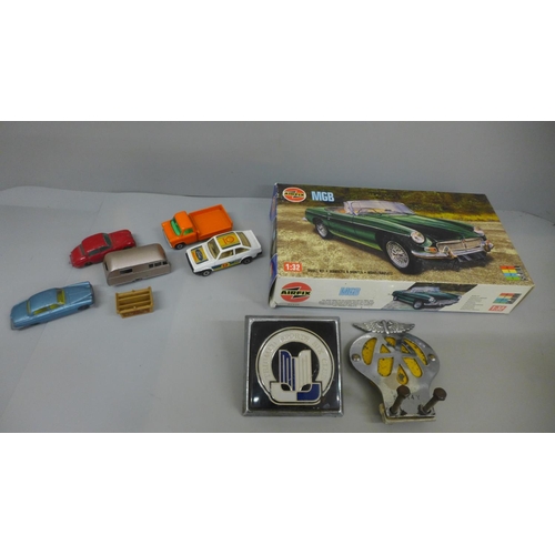 689 - An Airfix MGB kit, five die-cast model vehicles and two car badges, Triumph Sports Six Club and AA, ... 