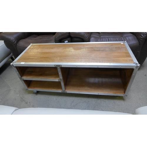 1475 - An industrial style TV media unit