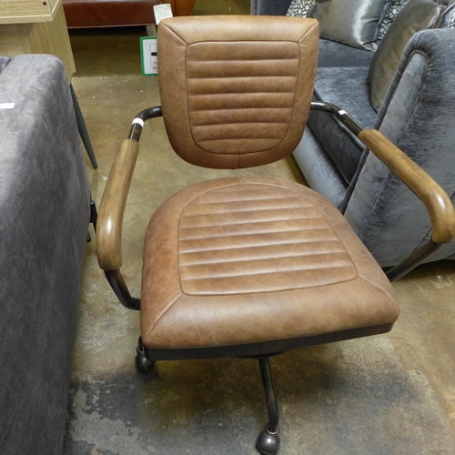 1491 - An Additions Mustang desk chair