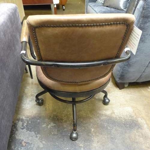 1491 - An Additions Mustang desk chair