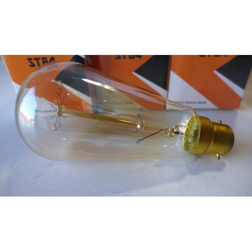 3081 - Twelve antique Edison light bulbs (ST64)