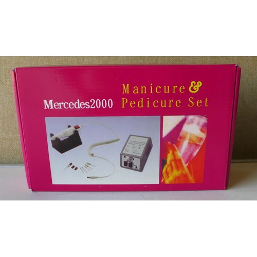 3104 - Mercedes 2000 manicure and pedicure set