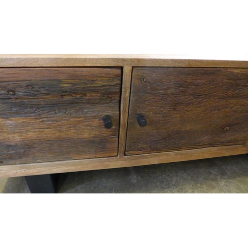 1565 - A Phoenix hardwood TV stand