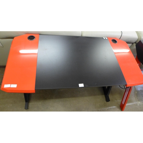 1666 - A Slade black and red gaming desk