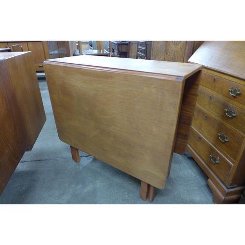 121 - A teak drop-leaf table