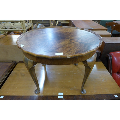 194 - A walnut circular coffee table