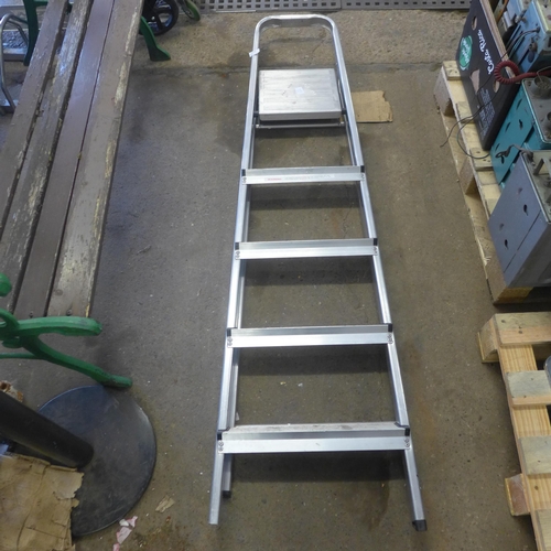 2308 - Aluminium stepladders