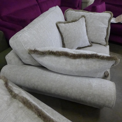 1478 - A Jaipur dove grey love seat