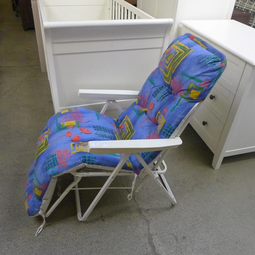 1675 - A vintage 1980's folding lounger chair