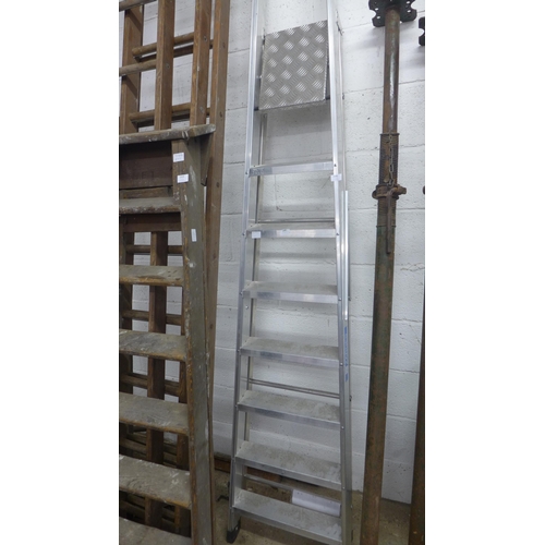 2330 - Zarges, 8 rung step ladder